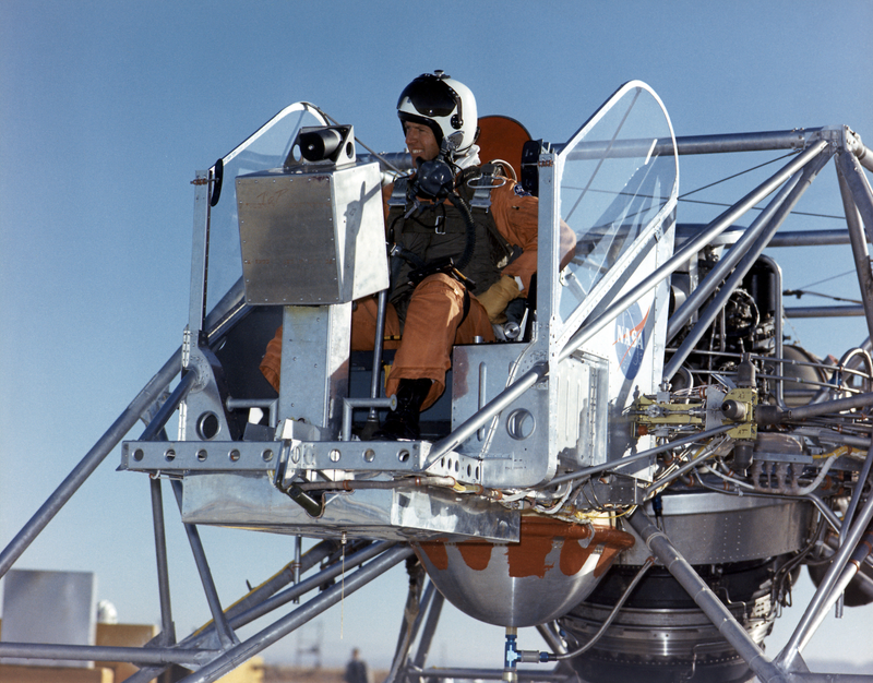 Illustration for article titled These Metal Spiders Taught Astronauts to Land the Lunar Module on the Moon